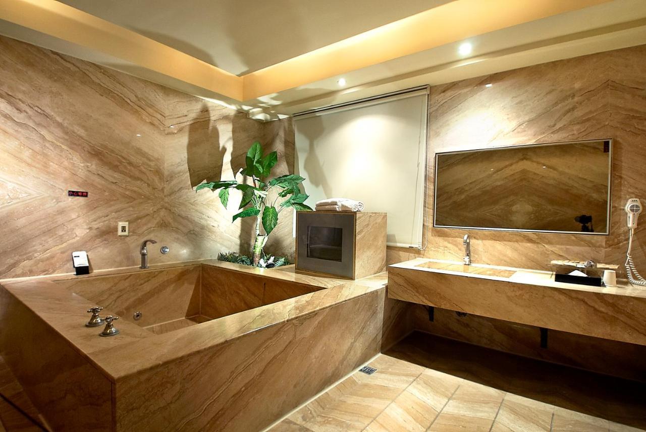 Holly Wood Motel Pitou Экстерьер фото